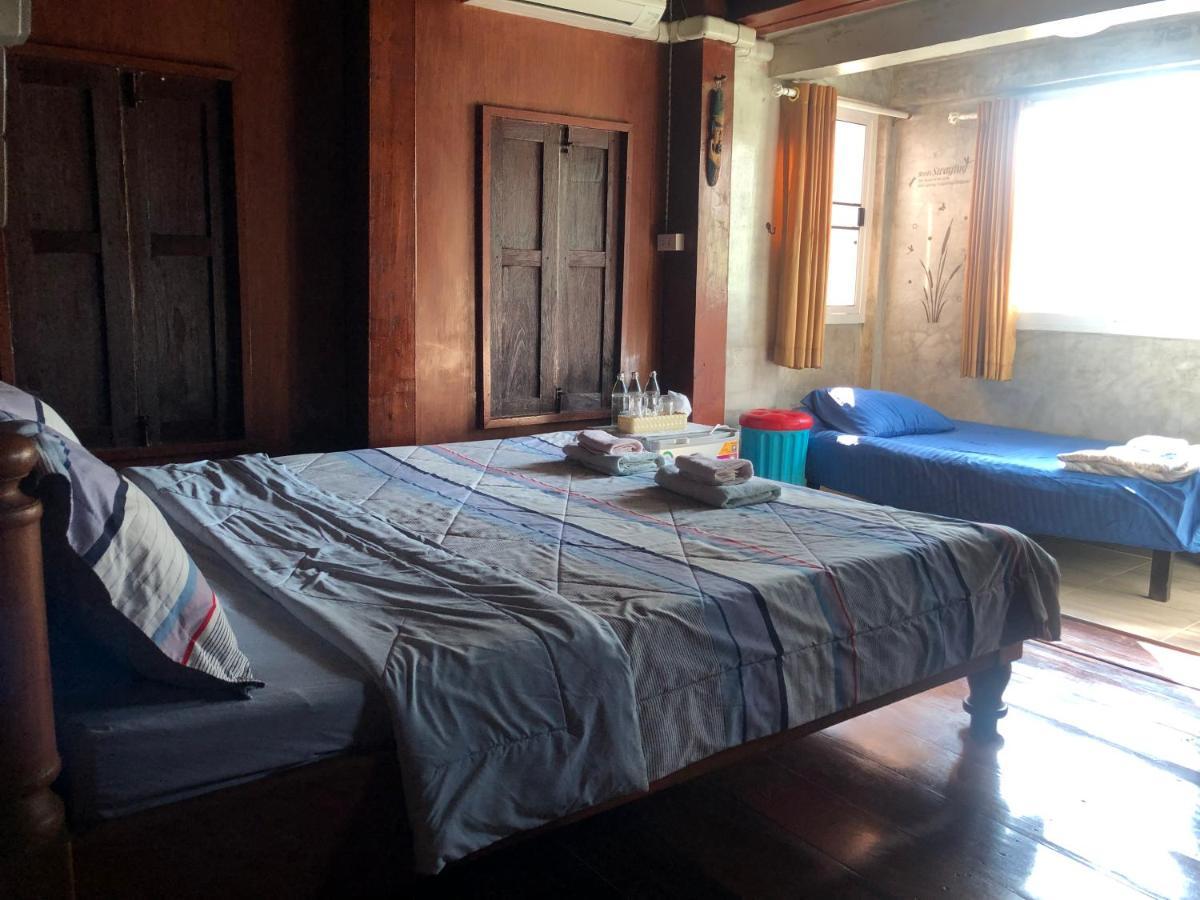 Solarcell Walking Street Homestay - โซล่าเซลล์ถนนคนเดินโฮมสเตย์ Ban Nong Nam Khan Exterior photo
