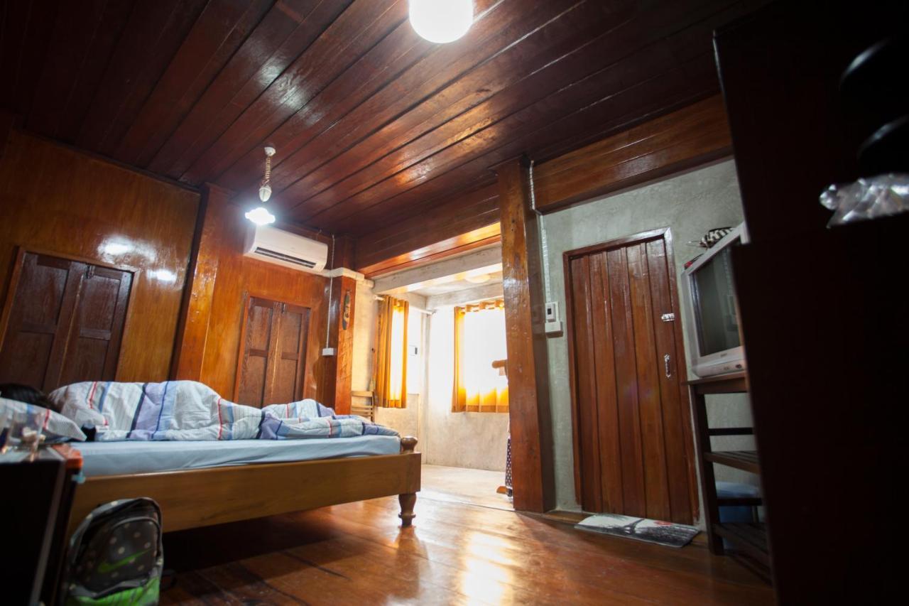 Solarcell Walking Street Homestay - โซล่าเซลล์ถนนคนเดินโฮมสเตย์ Ban Nong Nam Khan Exterior photo