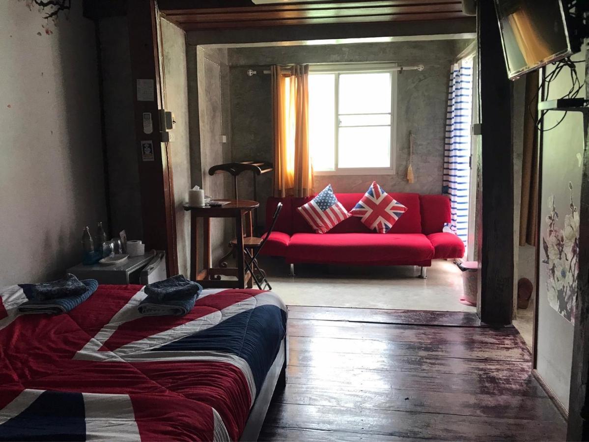 Solarcell Walking Street Homestay - โซล่าเซลล์ถนนคนเดินโฮมสเตย์ Ban Nong Nam Khan Exterior photo