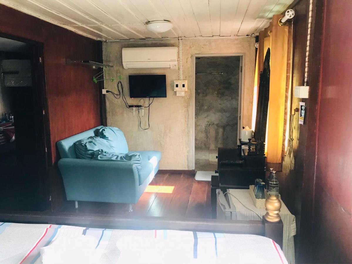Solarcell Walking Street Homestay - โซล่าเซลล์ถนนคนเดินโฮมสเตย์ Ban Nong Nam Khan Exterior photo