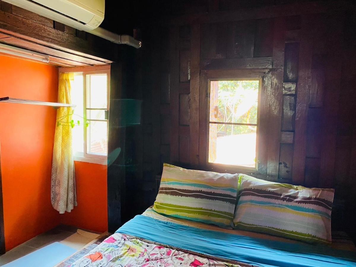 Solarcell Walking Street Homestay - โซล่าเซลล์ถนนคนเดินโฮมสเตย์ Ban Nong Nam Khan Exterior photo